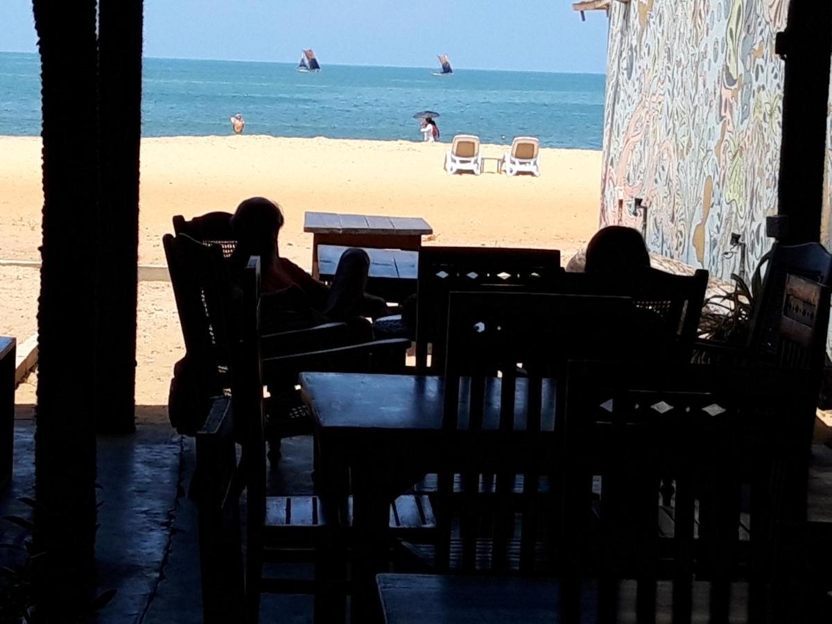 The Sea House Hotel Kudapaduwa Exterior photo